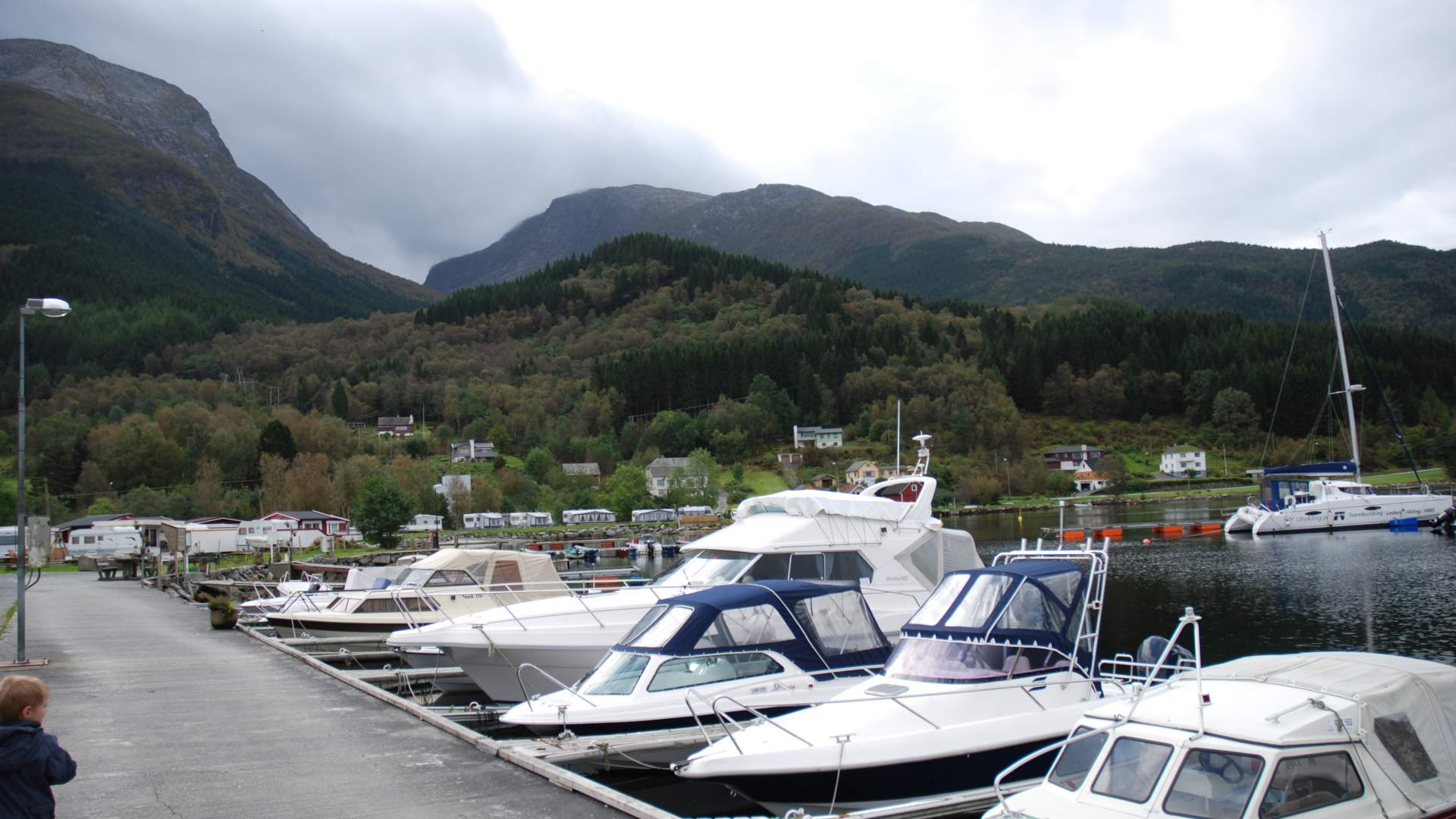 Hof Dønhaug, Rundweg ab dem Bootshafen