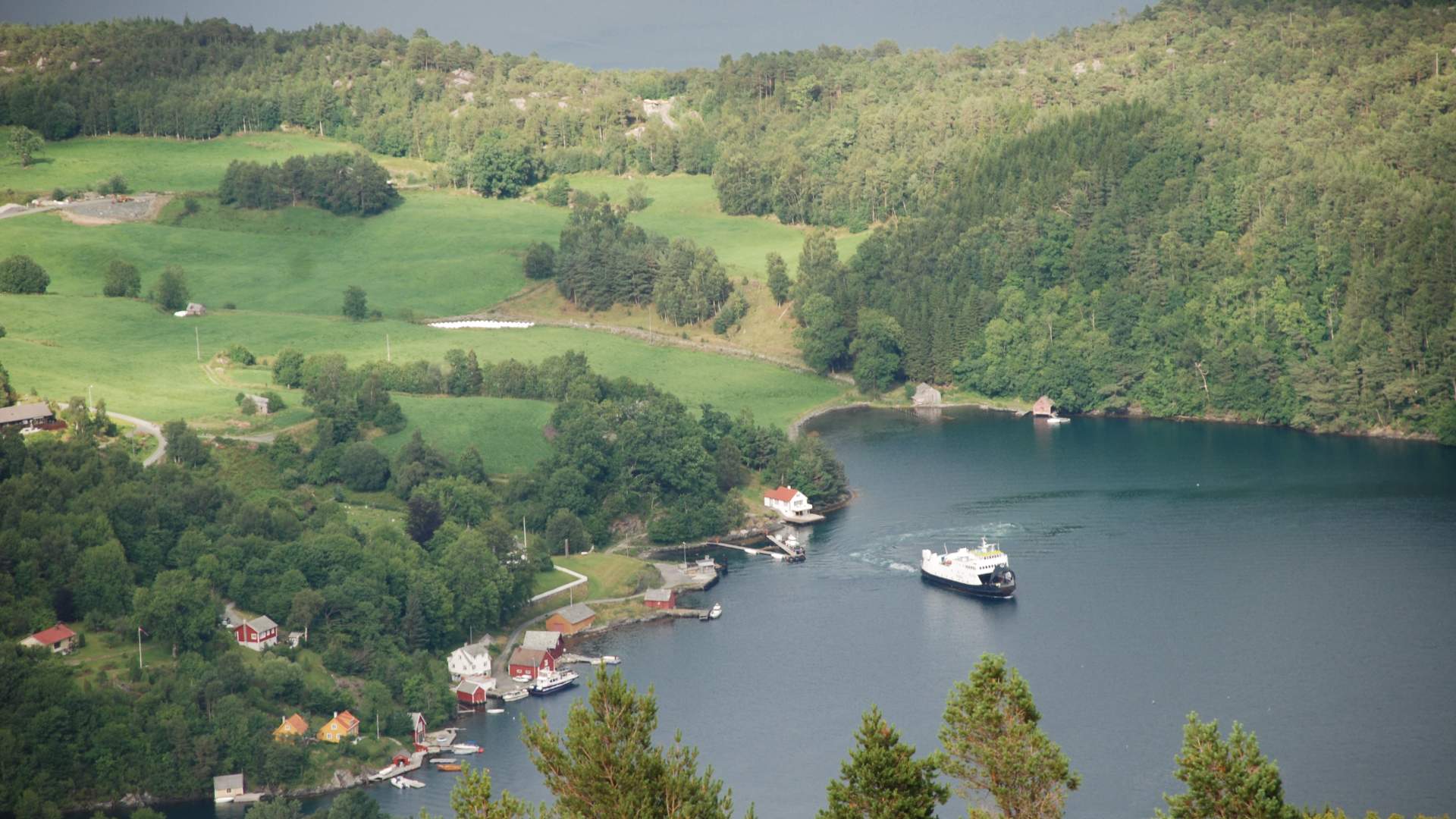 Hike to Borgundnuten on Borgundøy