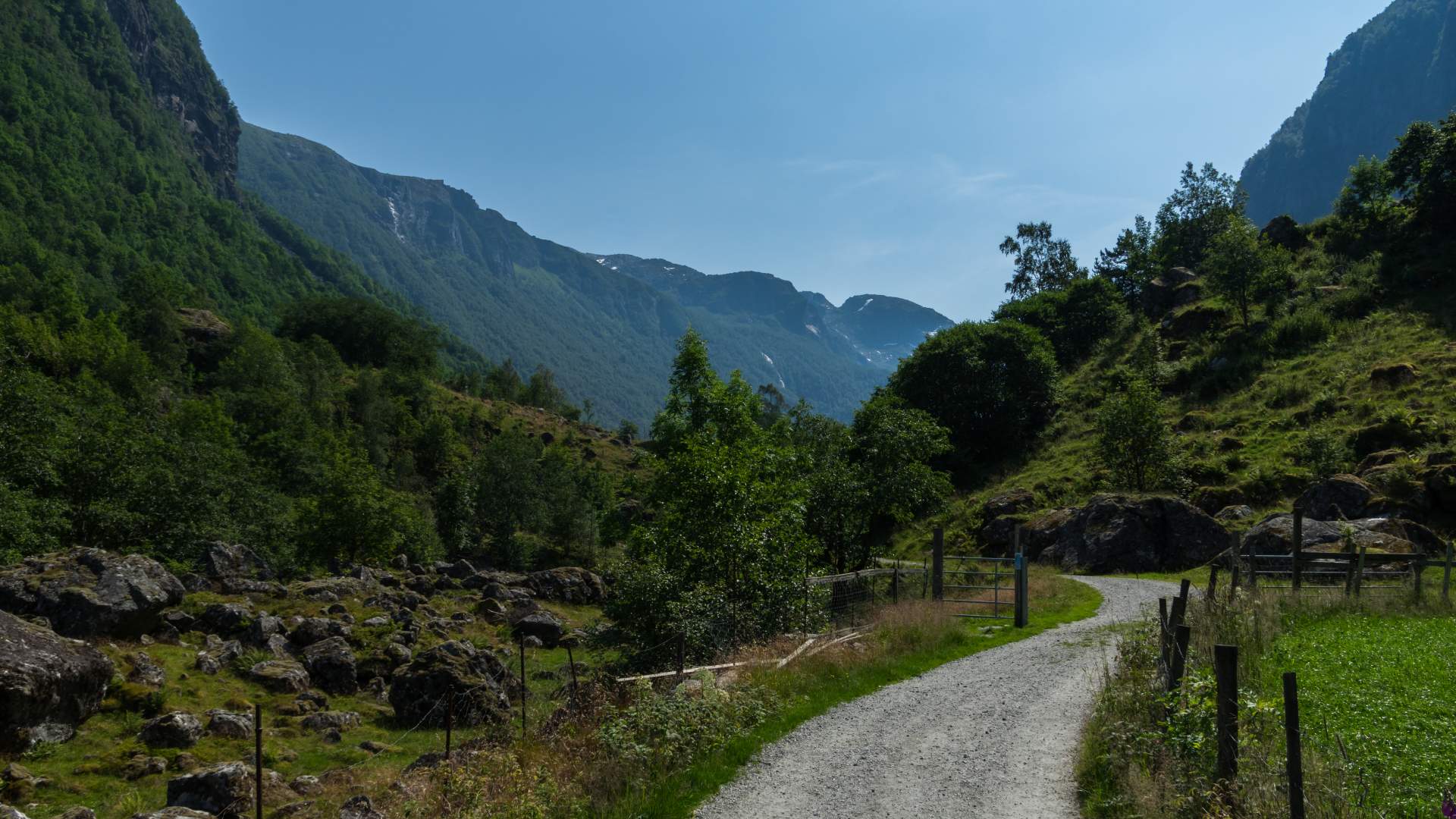 Bondhusvatnet and Bondhusdalen