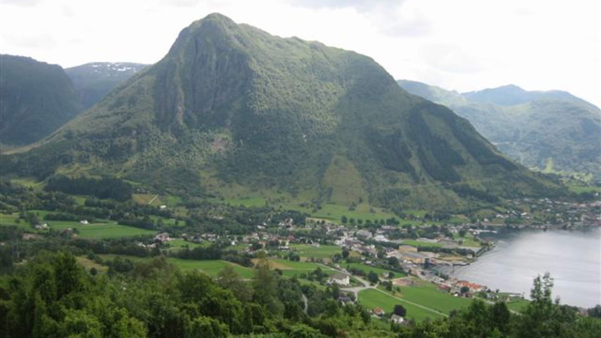 Hike to Malmangernuten from Hattebergsdalen