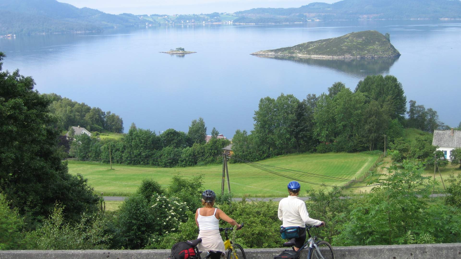 The Fjord and Mountain Cycling Route (76 km)