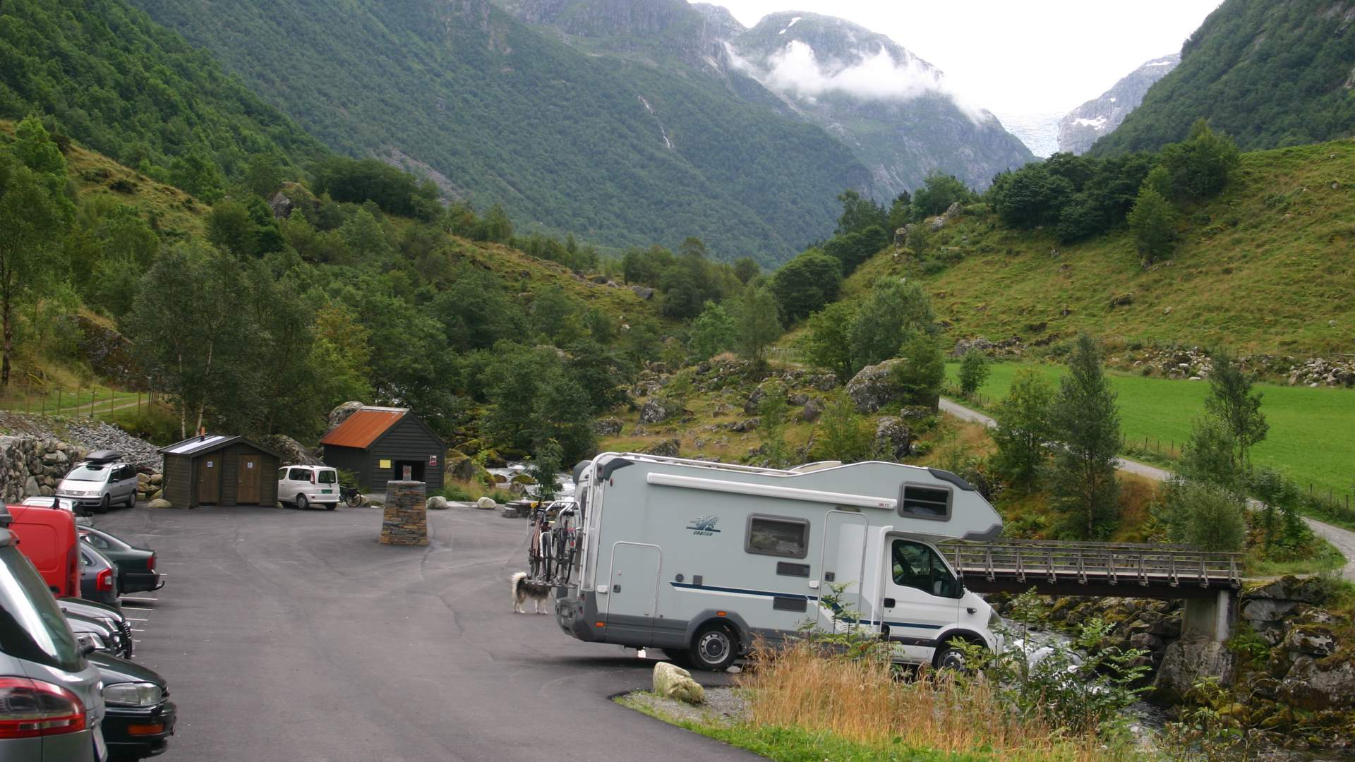 Bondhusvatnet and Bondhusdalen