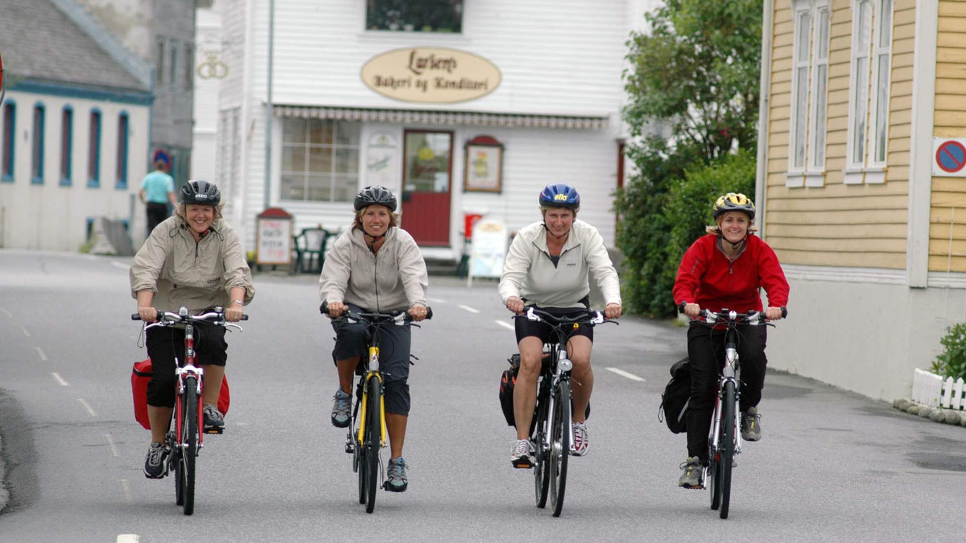 Cycling the fjords between the beautiful villages (27 km) (Skånevik - Etne)