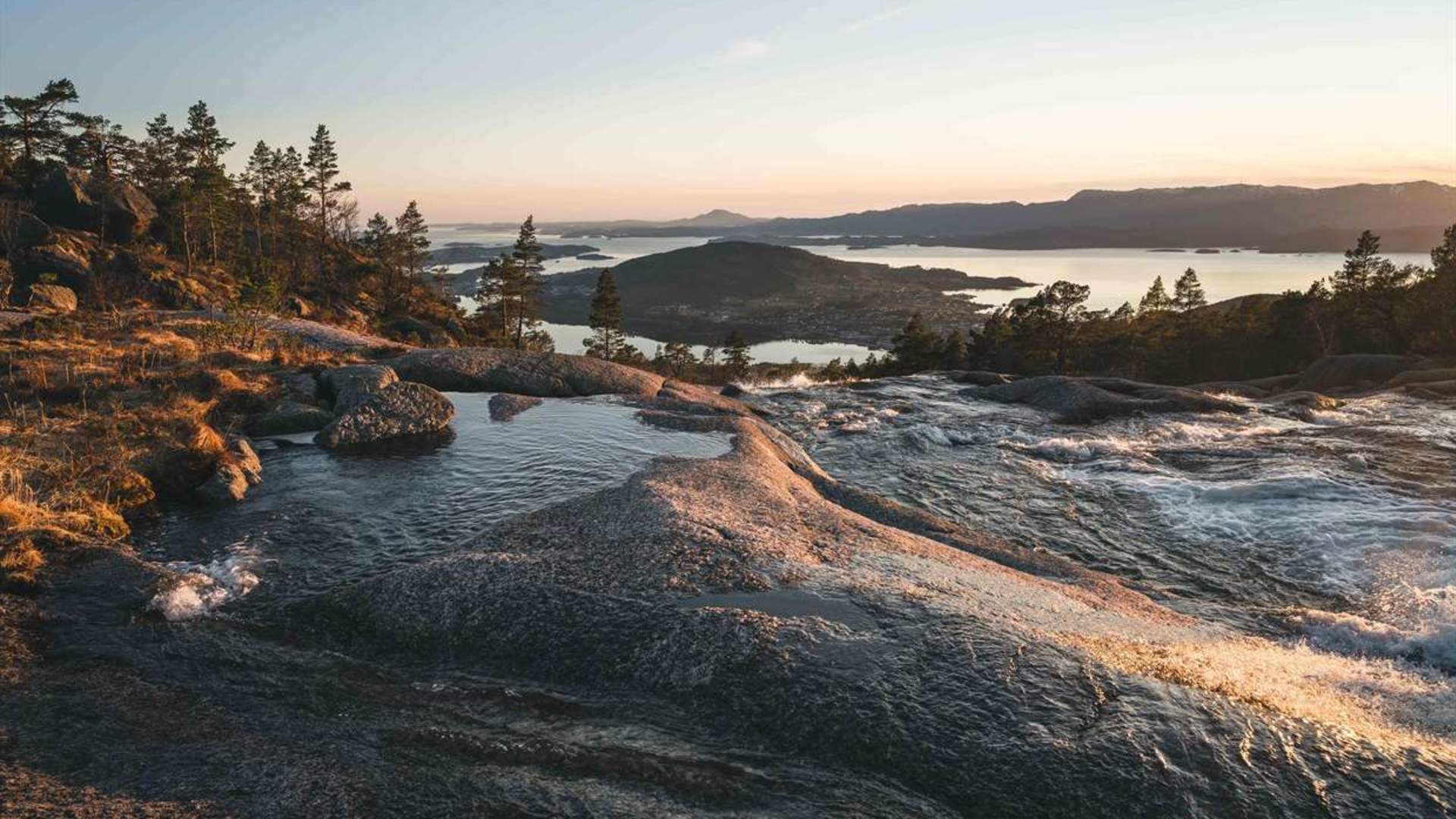 Hike to Bremstølsvatnet from Husnes
