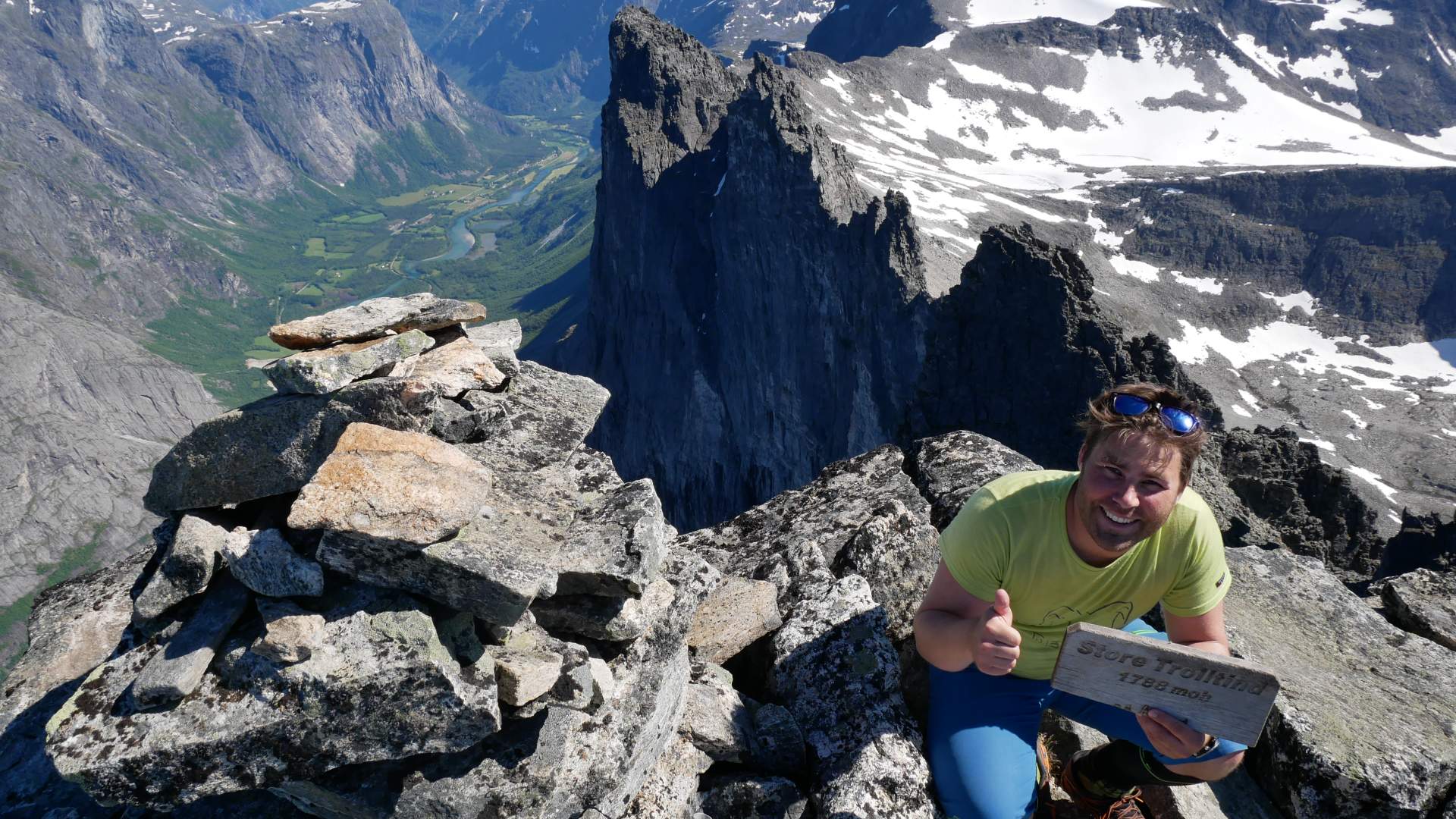 Fjelltur til toppen av Trollveggen - Store Trolltind (1788 moh.) med Uteguiden