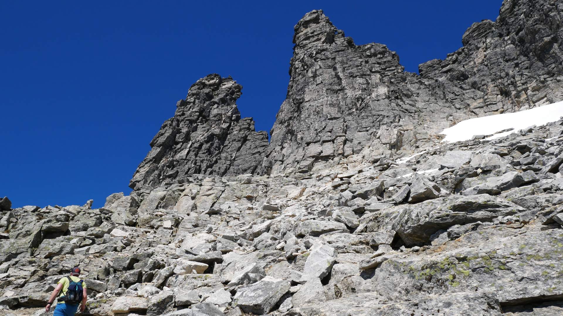 Fjelltur til toppen av Trollveggen - Store Trolltind (1788 moh.) med Uteguiden