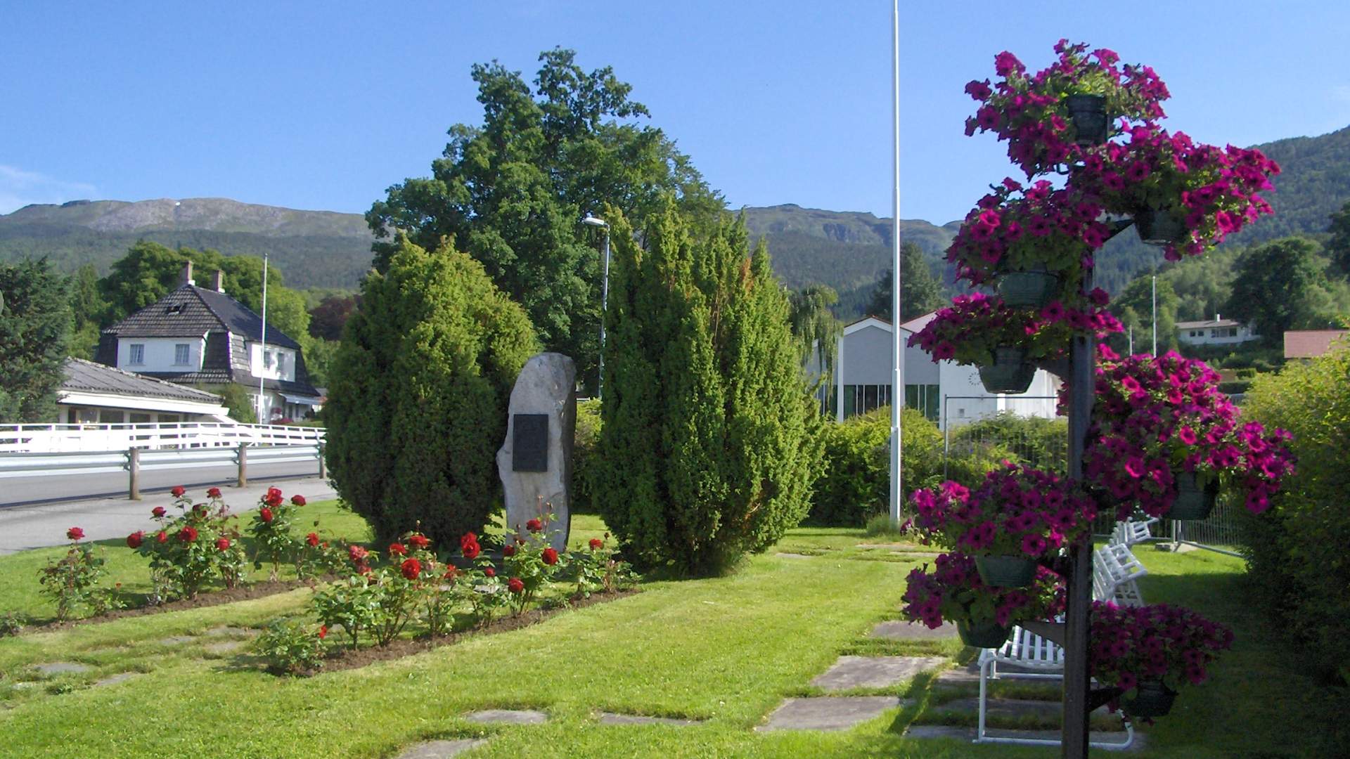 Circular walk in Skånevika via the beech forest and the postal road bridge