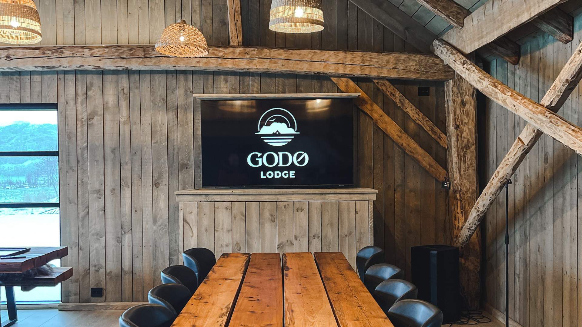 Samlingsplass i løa hos Godø Lodge