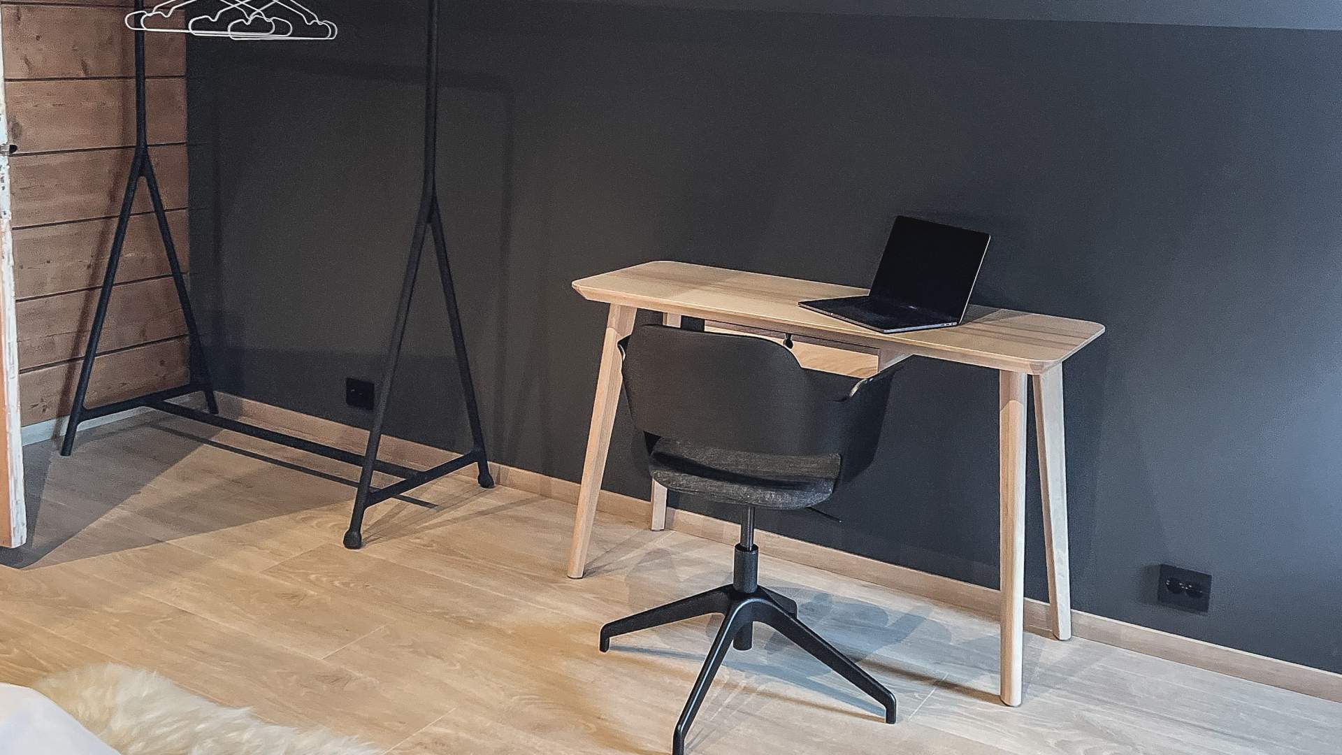 Rom med arbeidsplass hos Godø Lodge