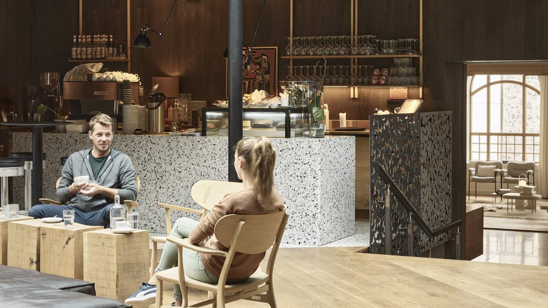 Nyt en måltid på Hotel 1904