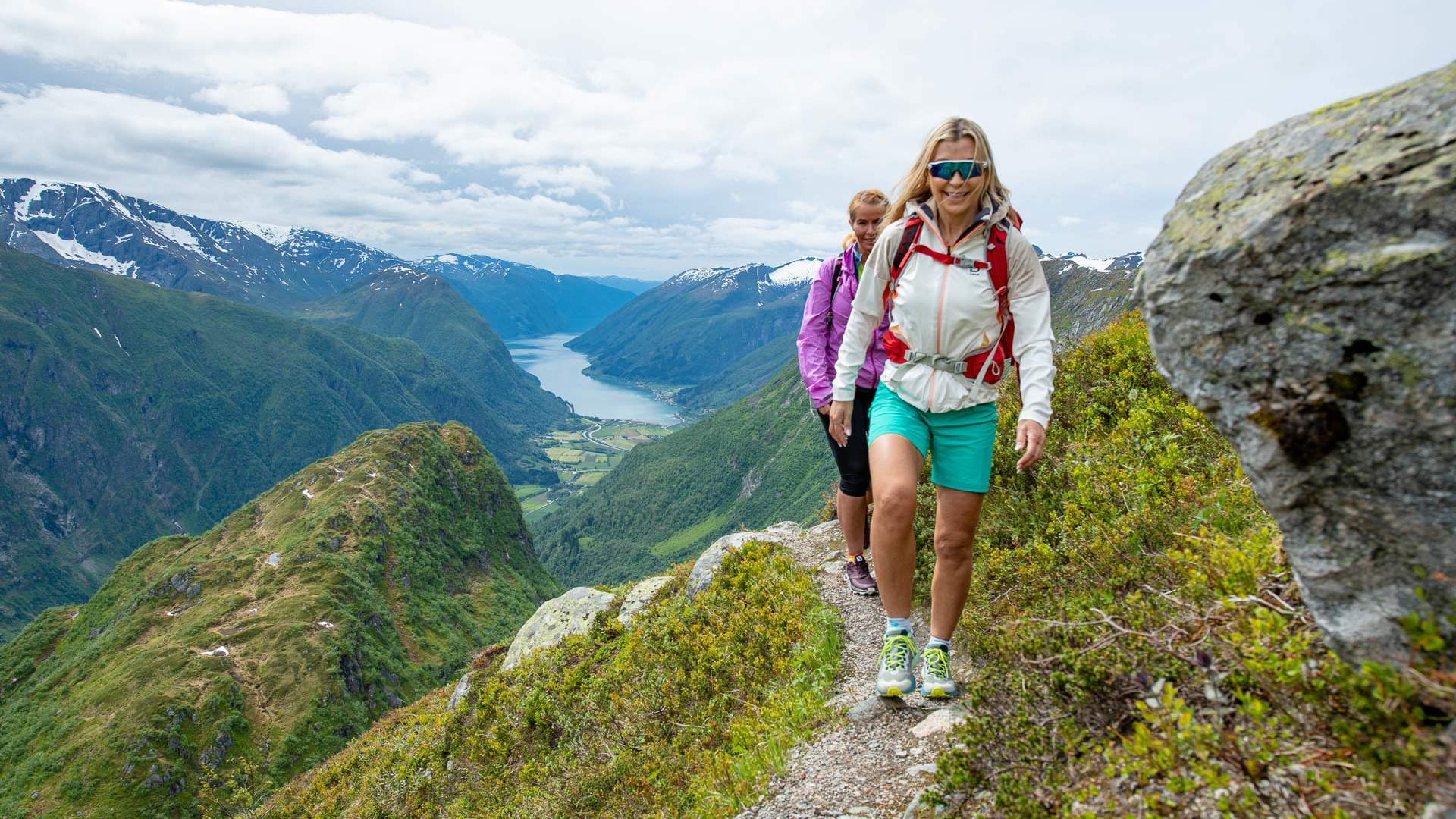 Flatbreen & Flatbrehytta Fjærland