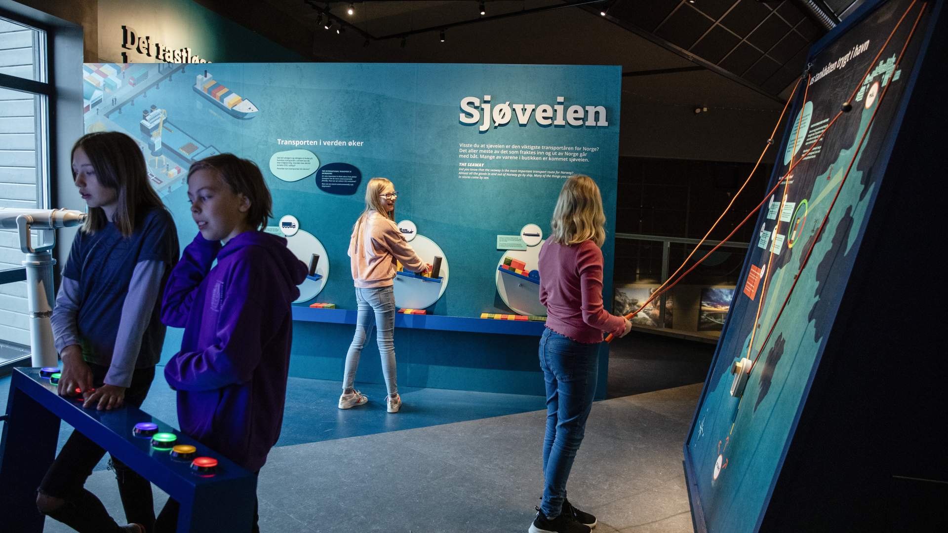 Barn som lærer ved hjelp av aktiviteter