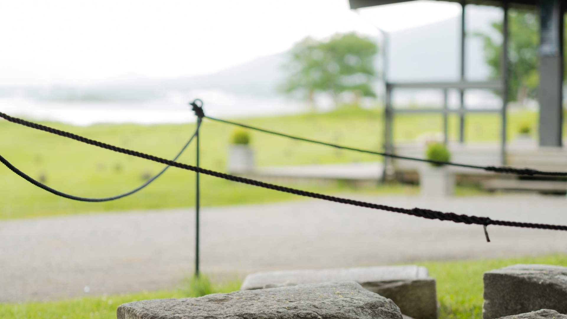 Middelaldermuseet plasser ved sjøen ved Borgundfjorden