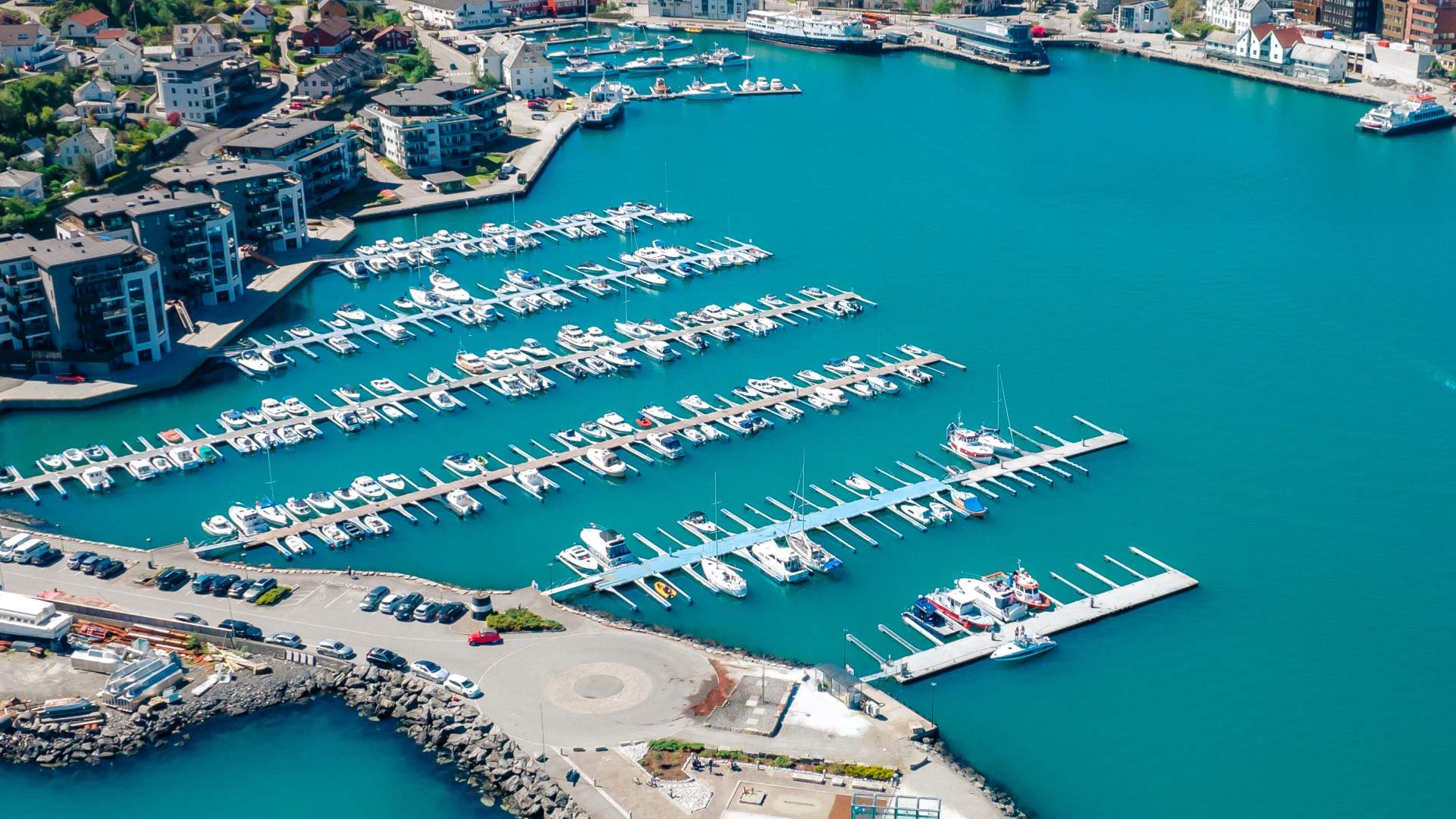 Leirvik gjestehamn og sentrum