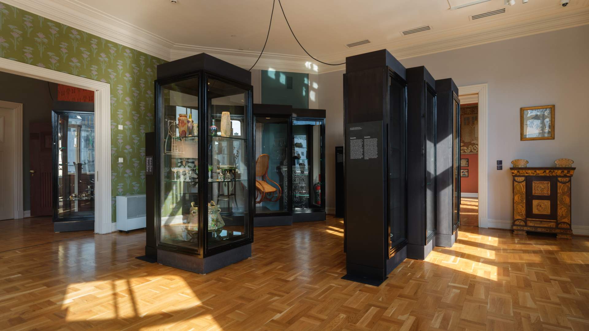 Utstilling av jugendstilmøbler hos Jugendstilsenteret i Ålesund