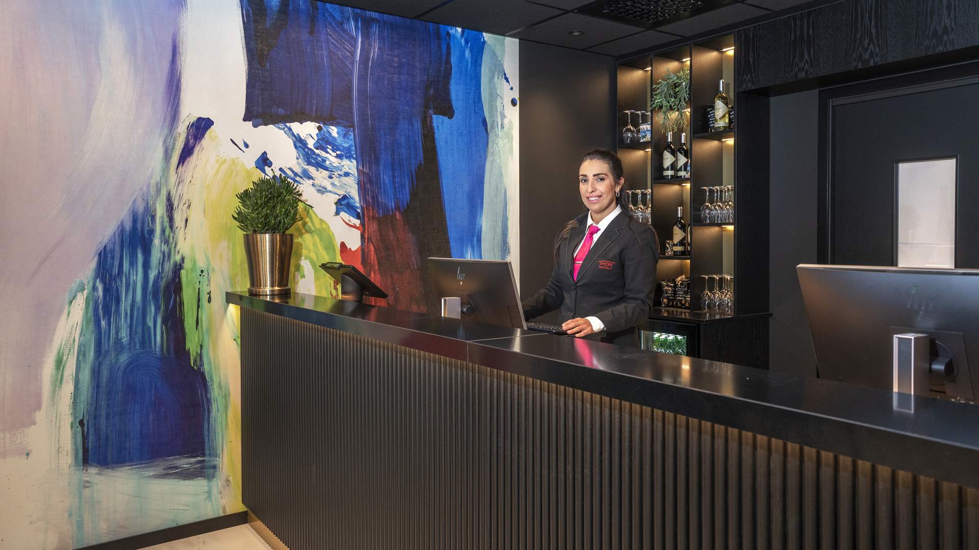 Hyggelig resepsjonsområde på Thon Hotel Ålesund