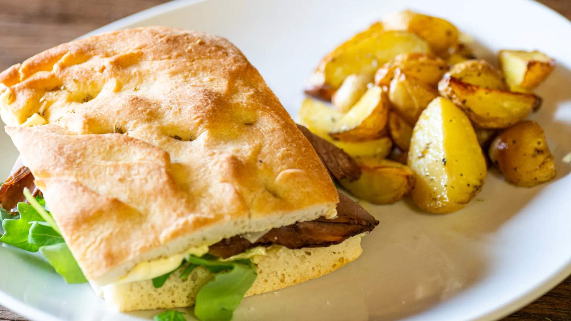 Sandwich og potetbåter