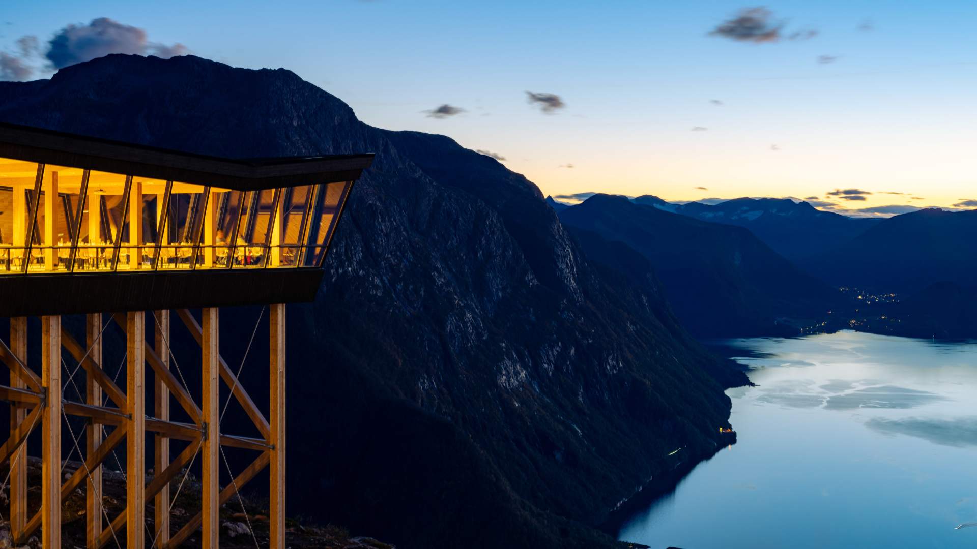 Hike Nesaksla (708 masl)