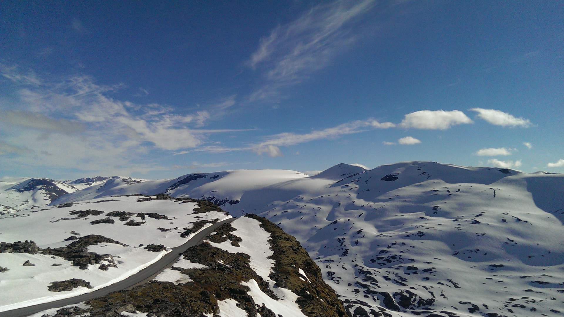 Snølagt fjellandskap