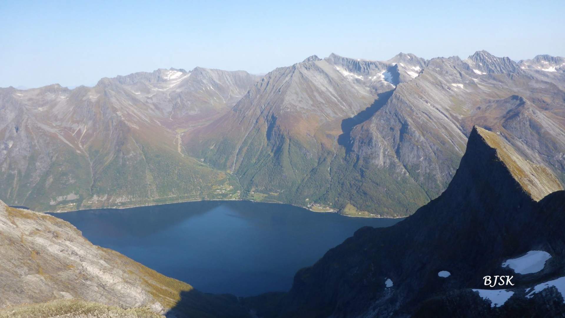 Utsikt mot Hjørundfjorden