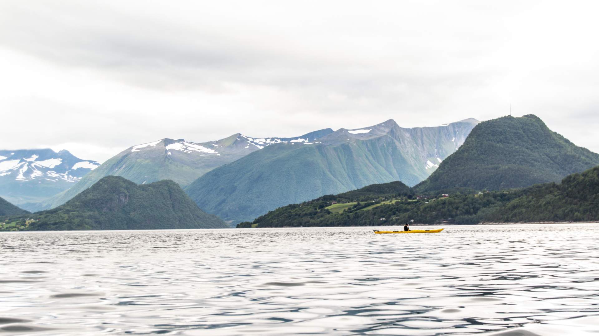 Kajakk på Romsdalsfjorden med Norsk Tindesenter