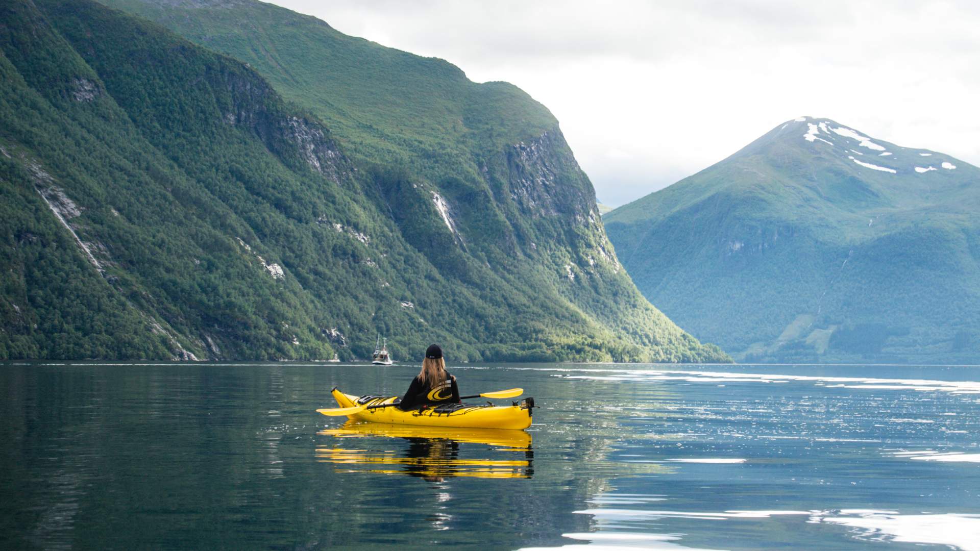 Kajakk på Romsdalsfjorden med Norsk Tindesenter