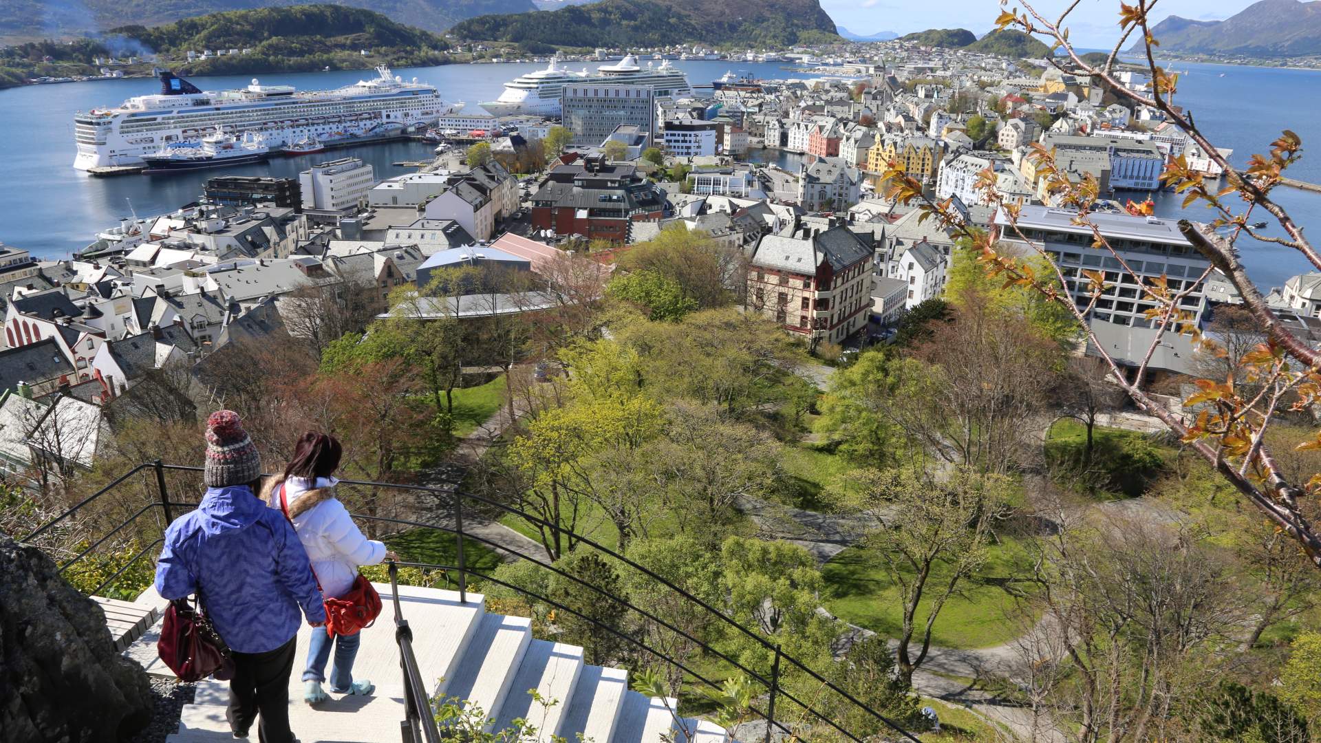 Byparken sett fra trappene på Aksla