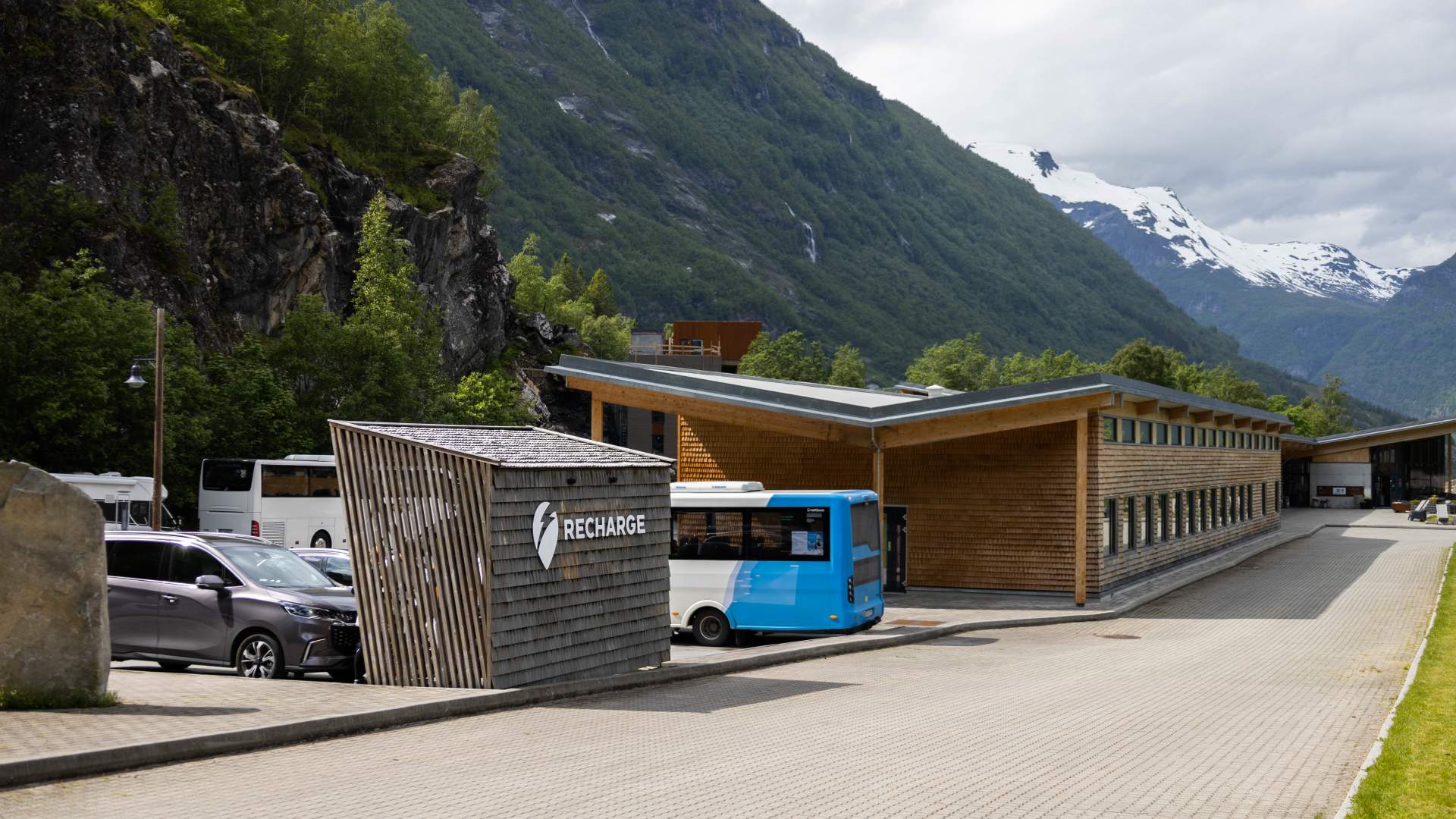 Elbil-lading ved Norsk Fjordsenter