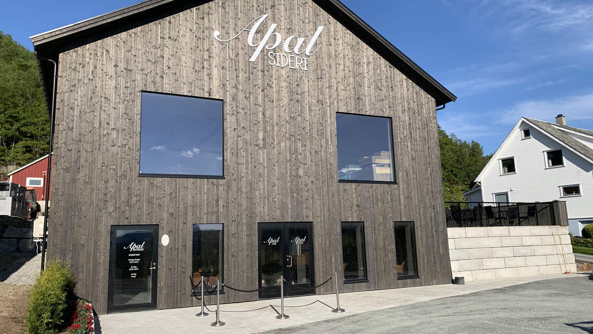 Die Verkostung von Apfel Cider und der Verkauf bei Apal Sideri in Hjelmeland