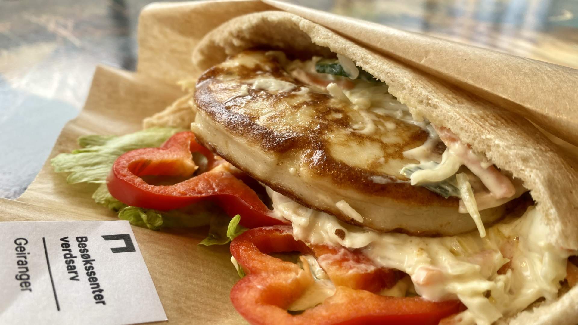 Fiskeburger i kaféen