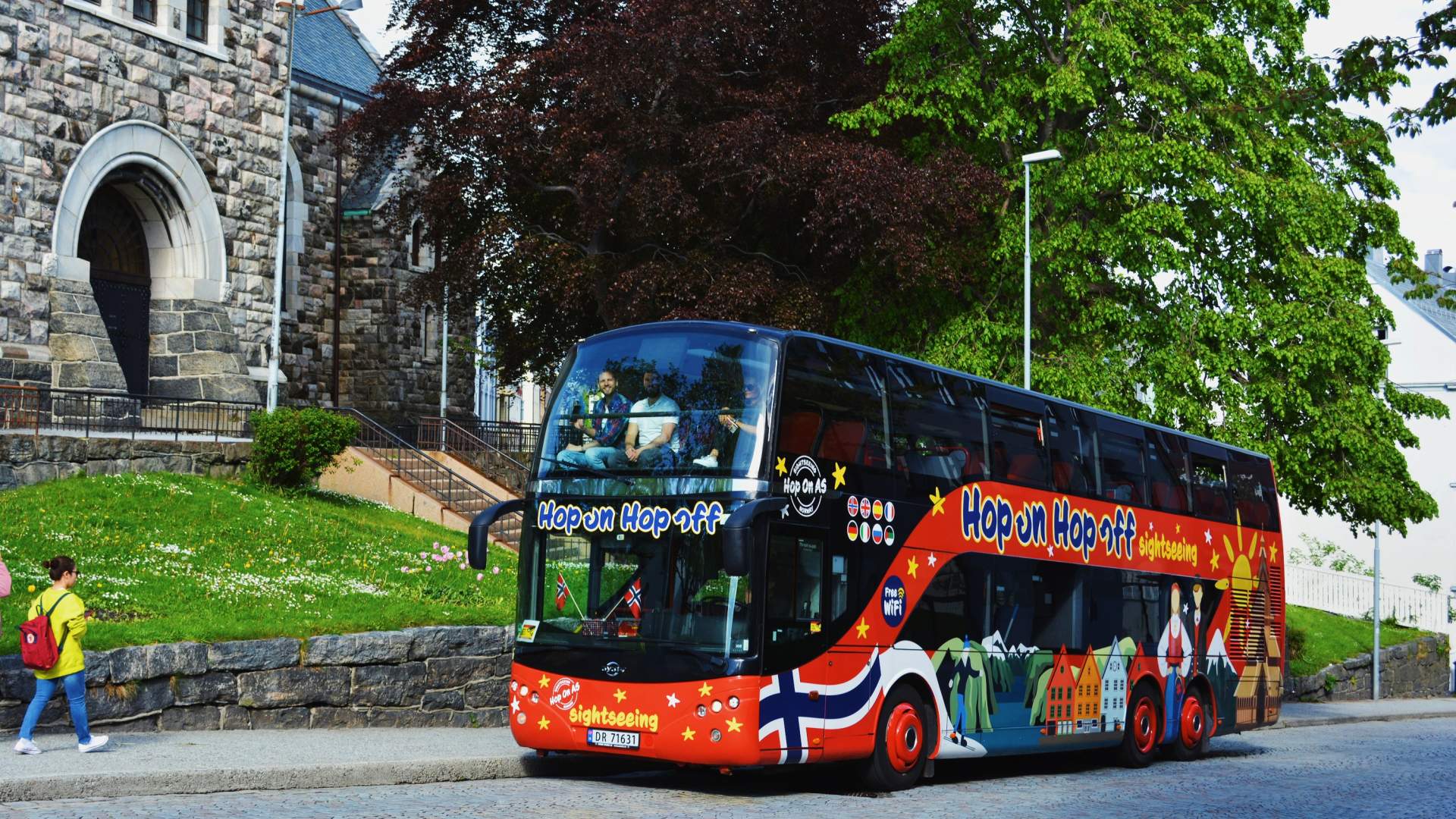 Buss ved Ålesund kirke