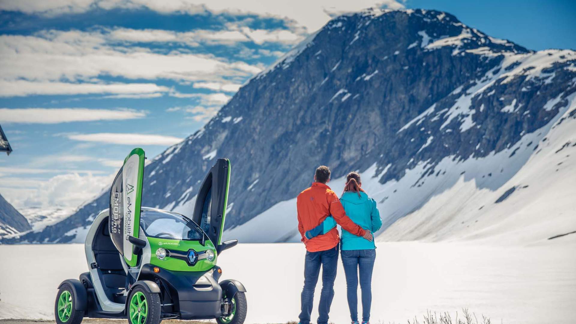 Pause på veg opp til Dalsnibba for å nyte naturen.