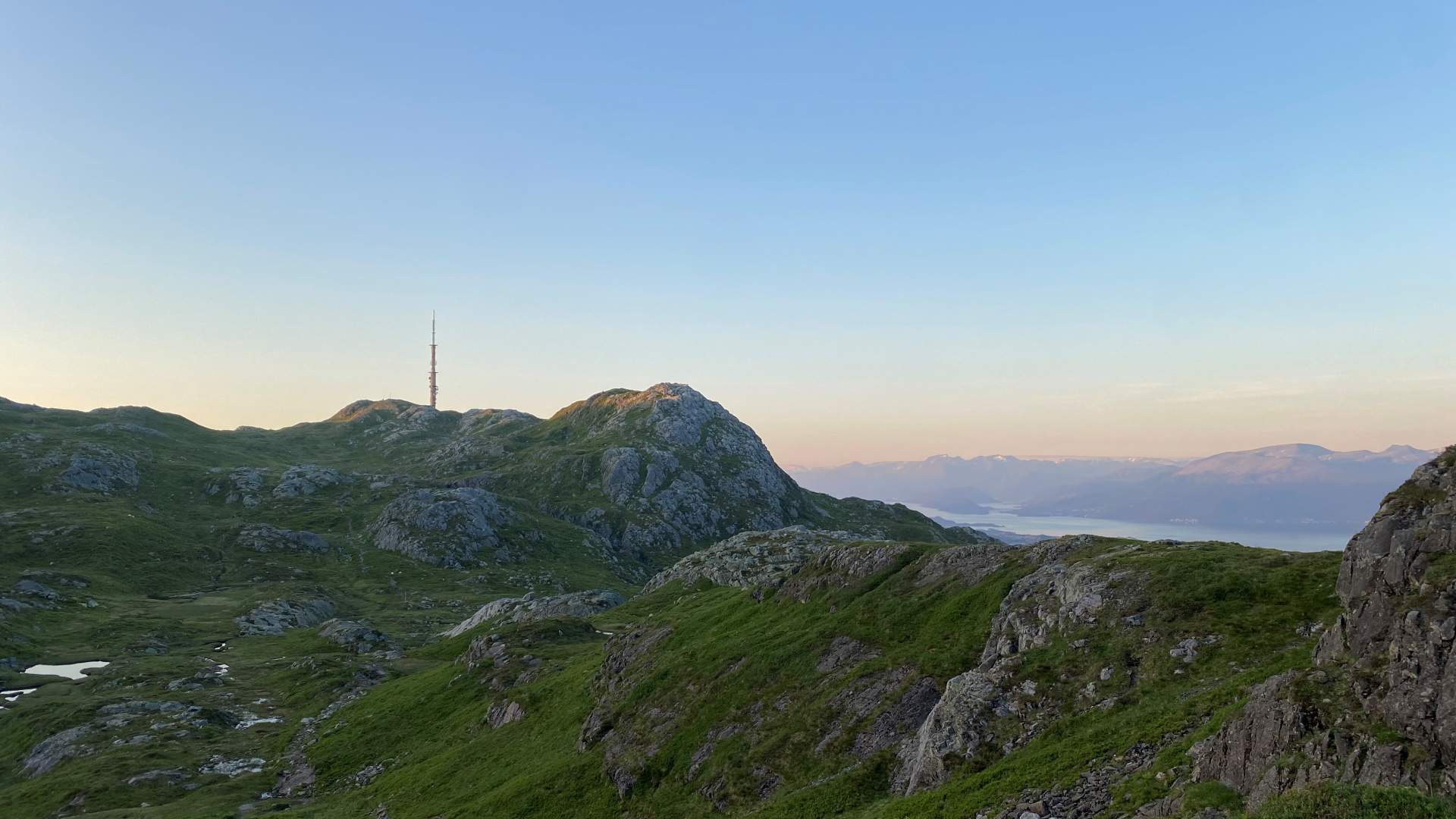 Hike up to Kattnakken - sherpa stairs