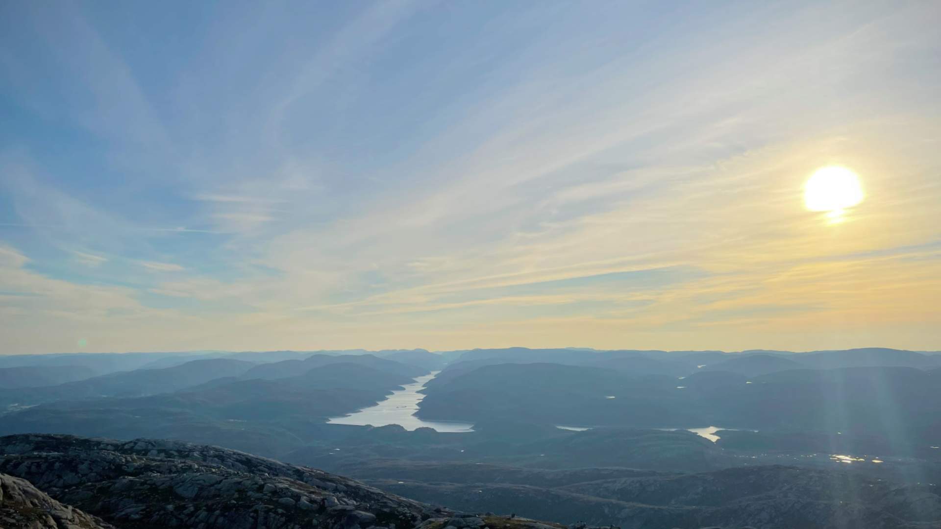 The hike to Hilleknuten rewards you with a great view