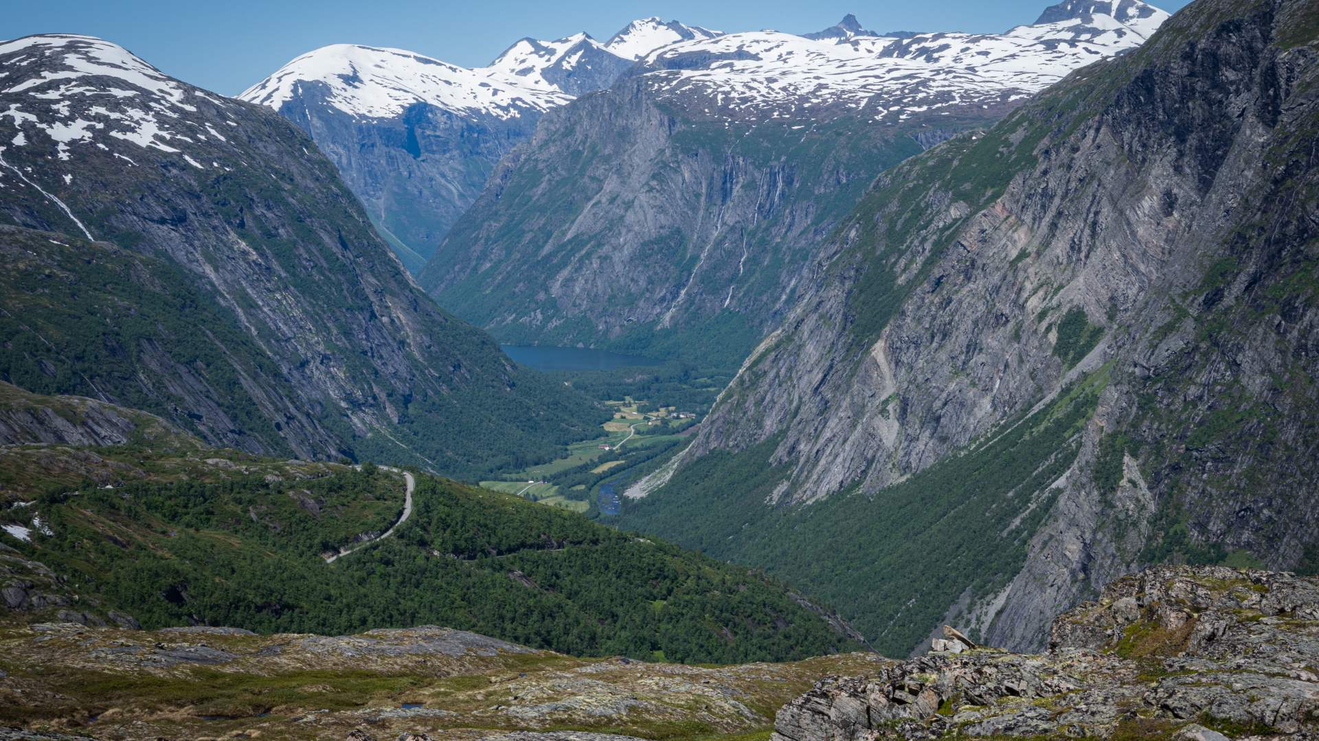 2-day electric bike tour across Aursjøvegen