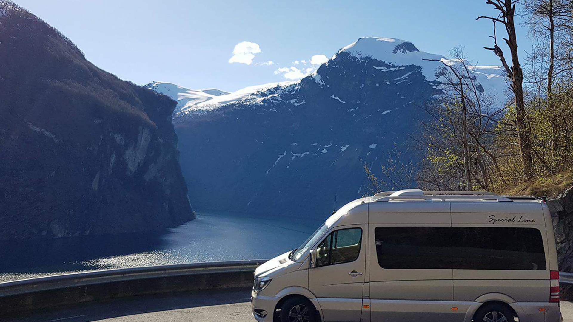 Minibuss frå Geiranger Turbuss