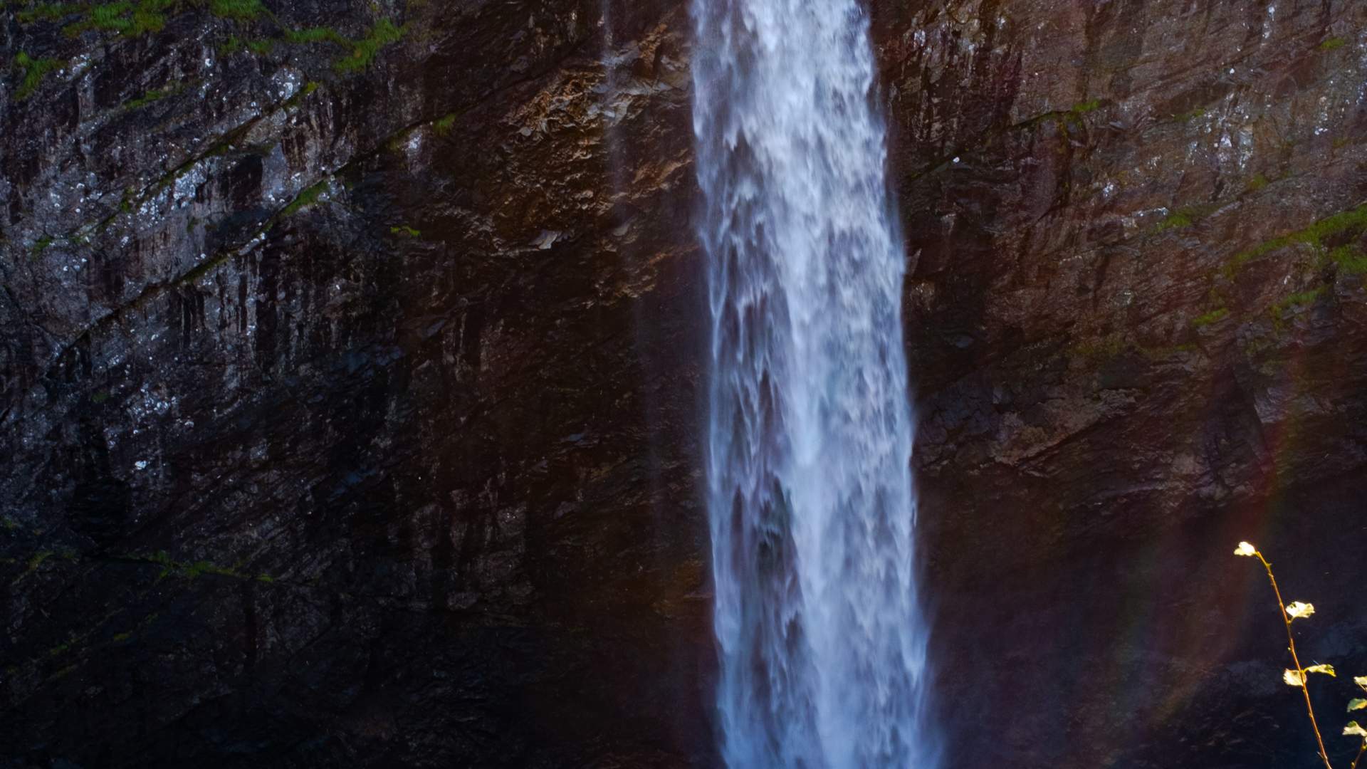 Månafossen waterfall and Friluftsgården Mån