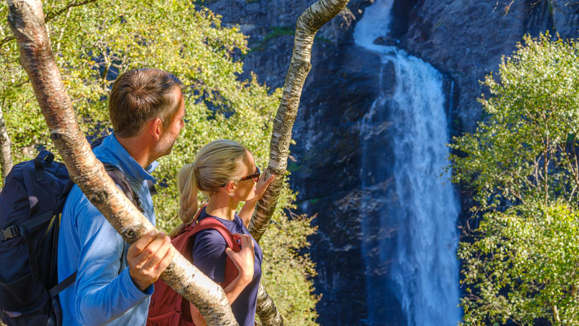 Månafossen waterfall and Friluftsgården Mån
