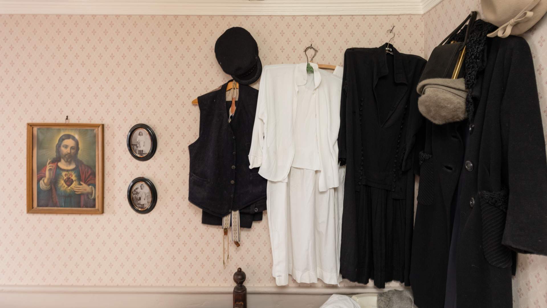 Old clothes in No 90