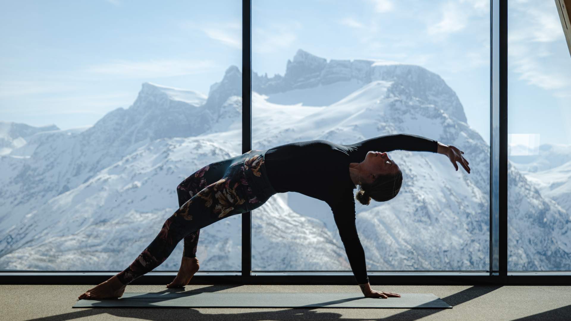 Yoga with a view - Romsdalen gondola