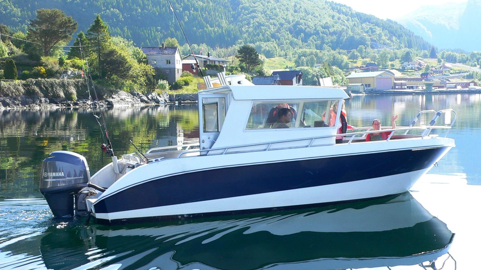 Boat for rental at the coast of Sognefjorden - Fjordkick