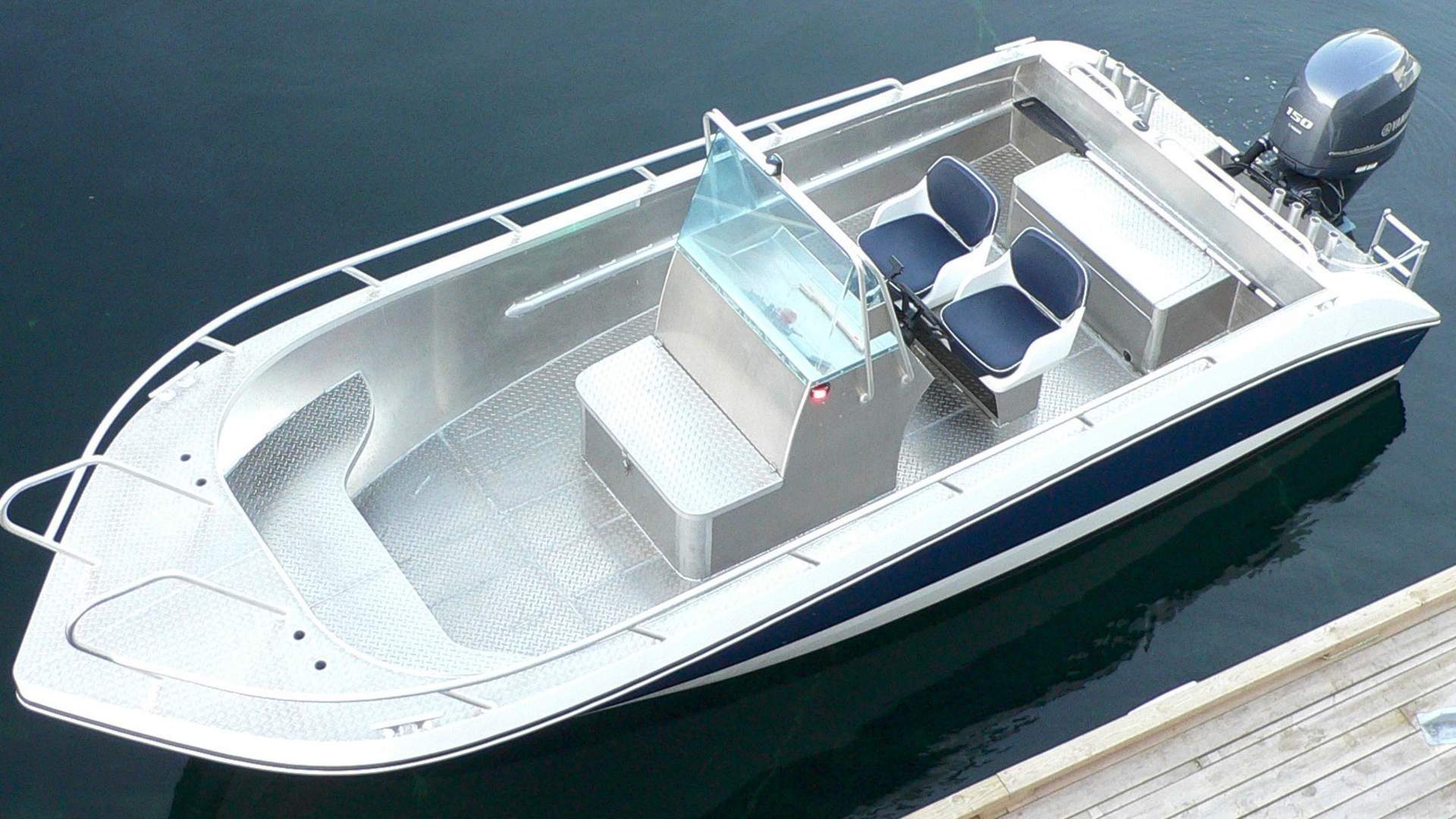 Boat for rental at the coast of Sognefjorden - Fjordkick