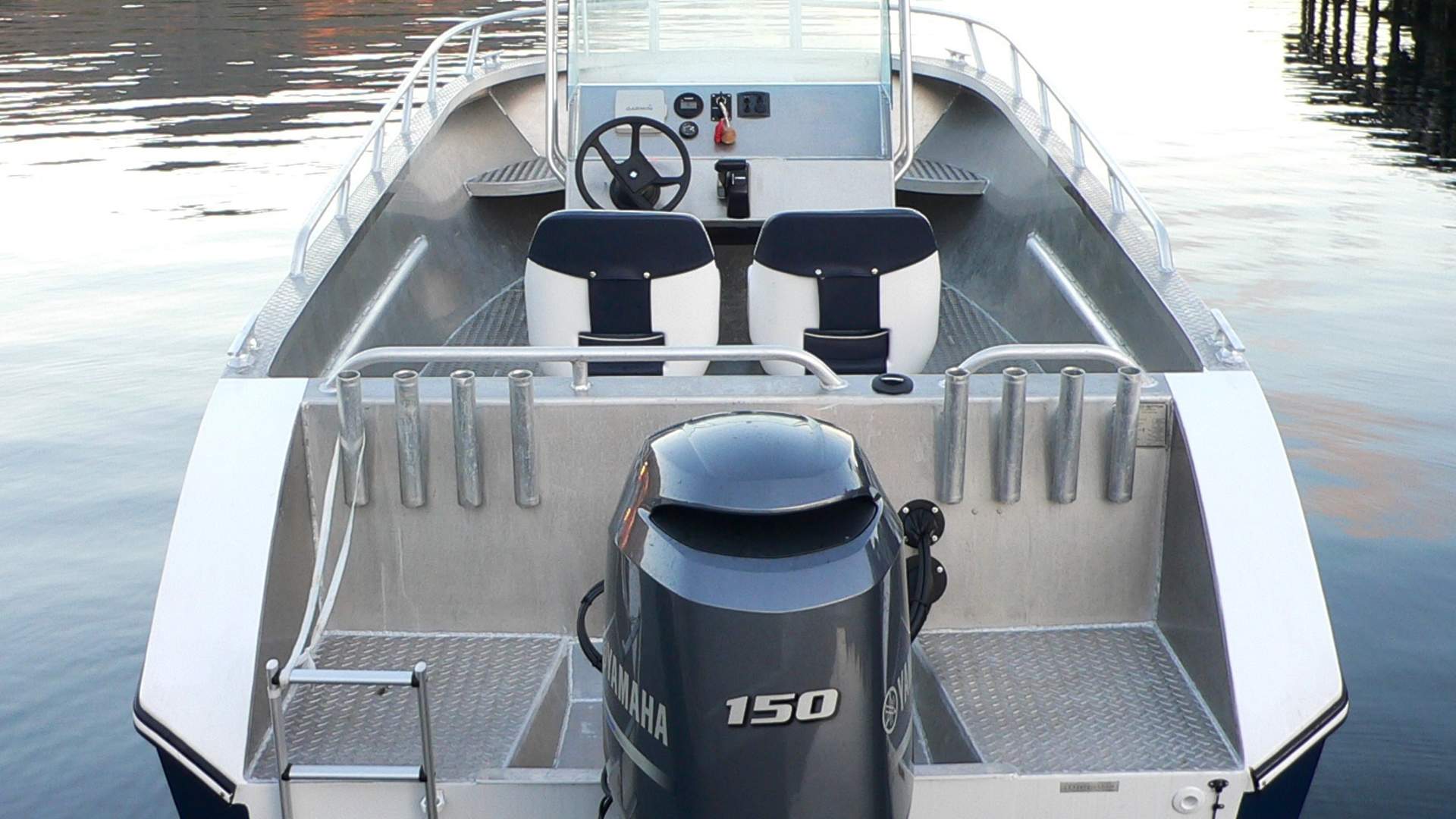 Boat for rental at the coast of Sognefjorden - Fjordkick