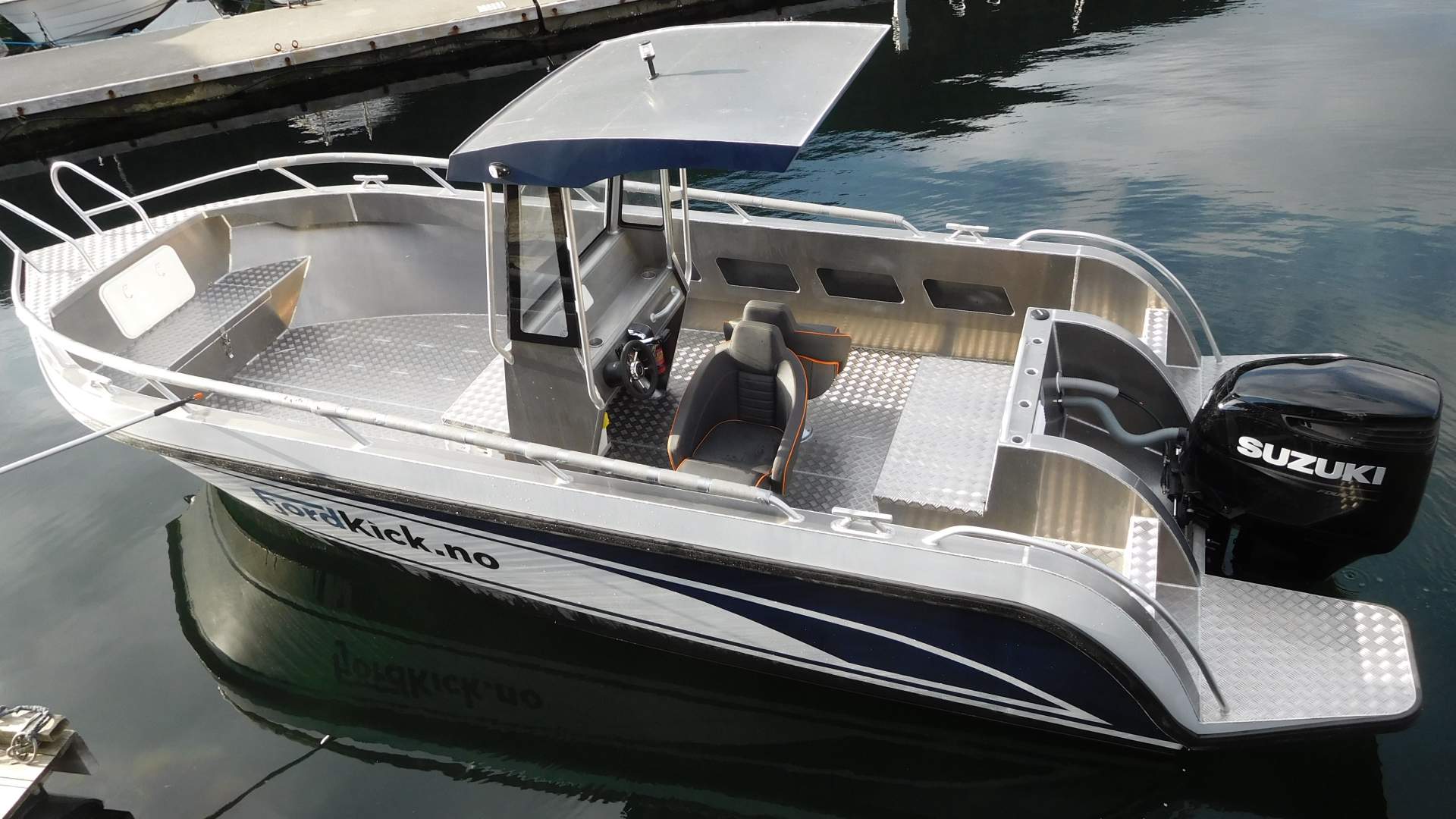 Boat for rental at the coast of Sognefjorden - Fjordkick