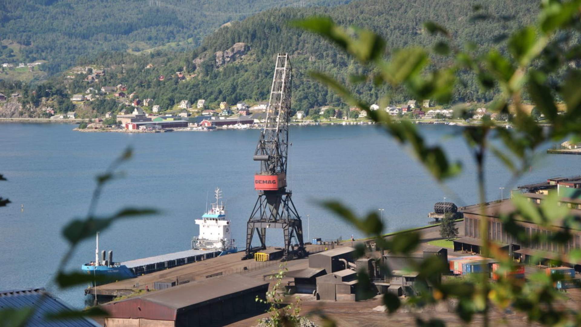 Hike along the old water pipe in Sauda