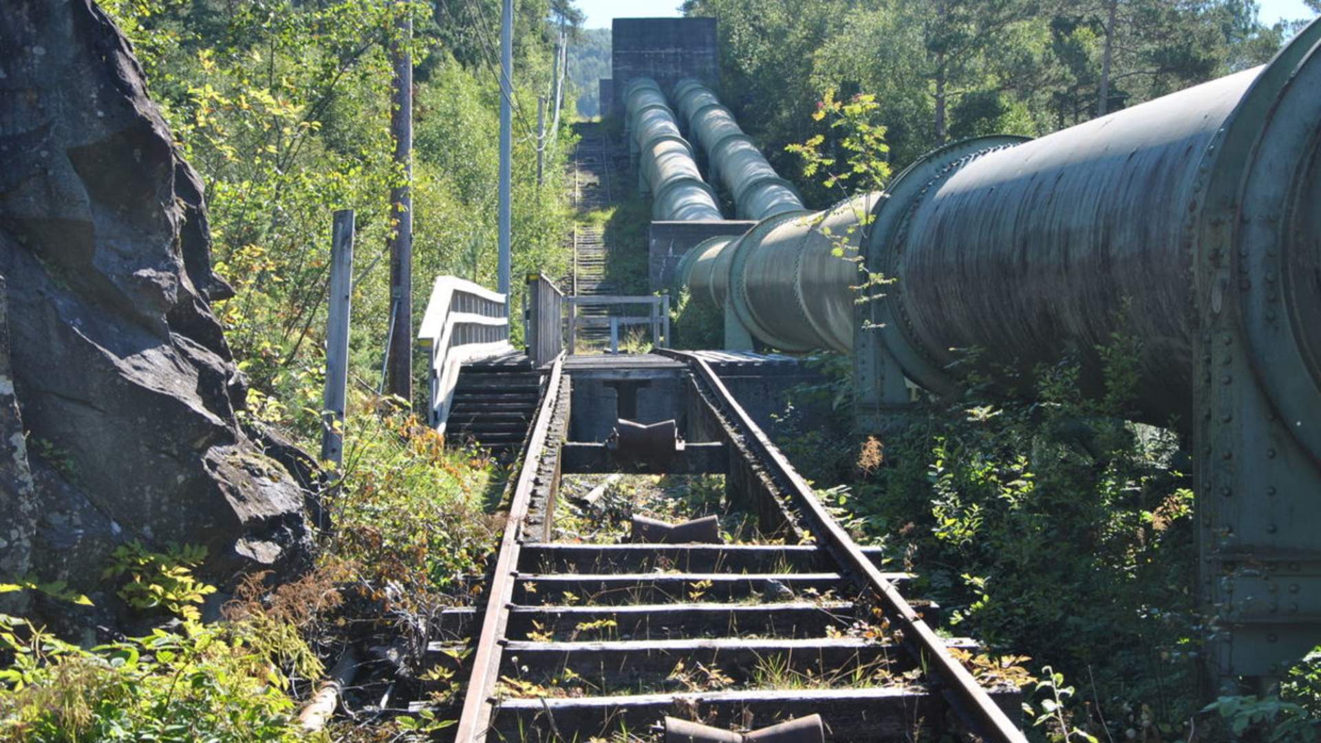 Hike along the old water pipe in Sauda