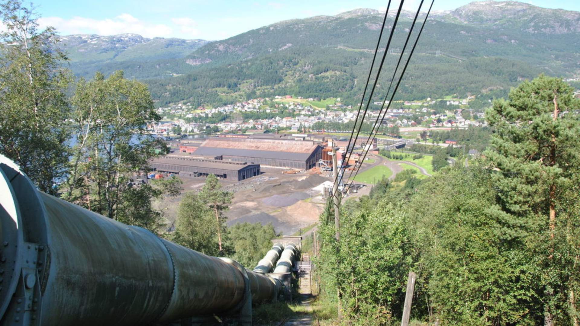 Hike along the old water pipe in Sauda