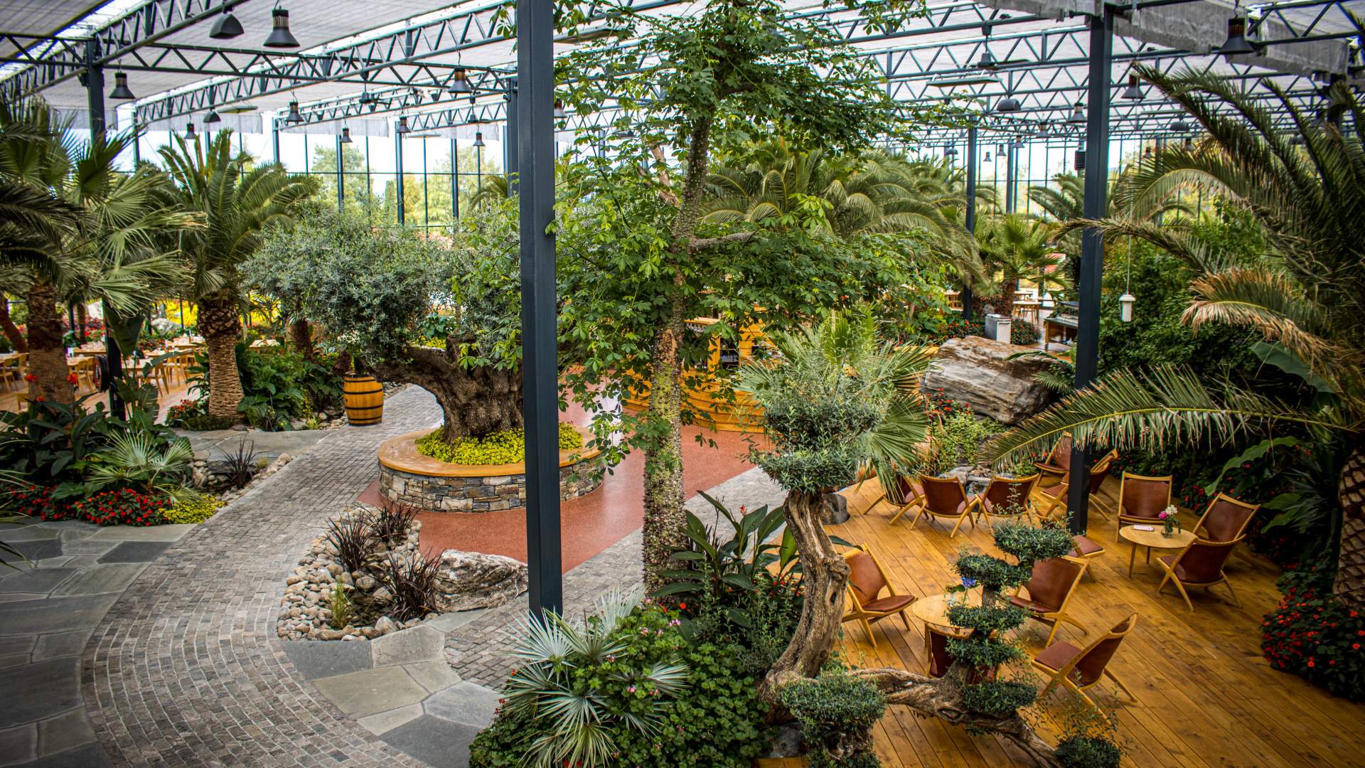 Spis godt i palmesus på Flor & Fjære