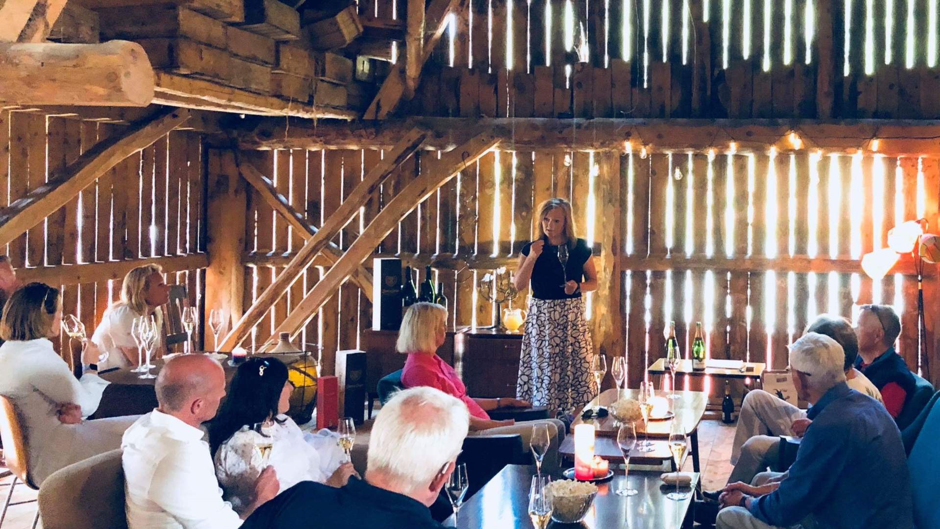 Vinsmaking på låven hos Haula Vineyard
