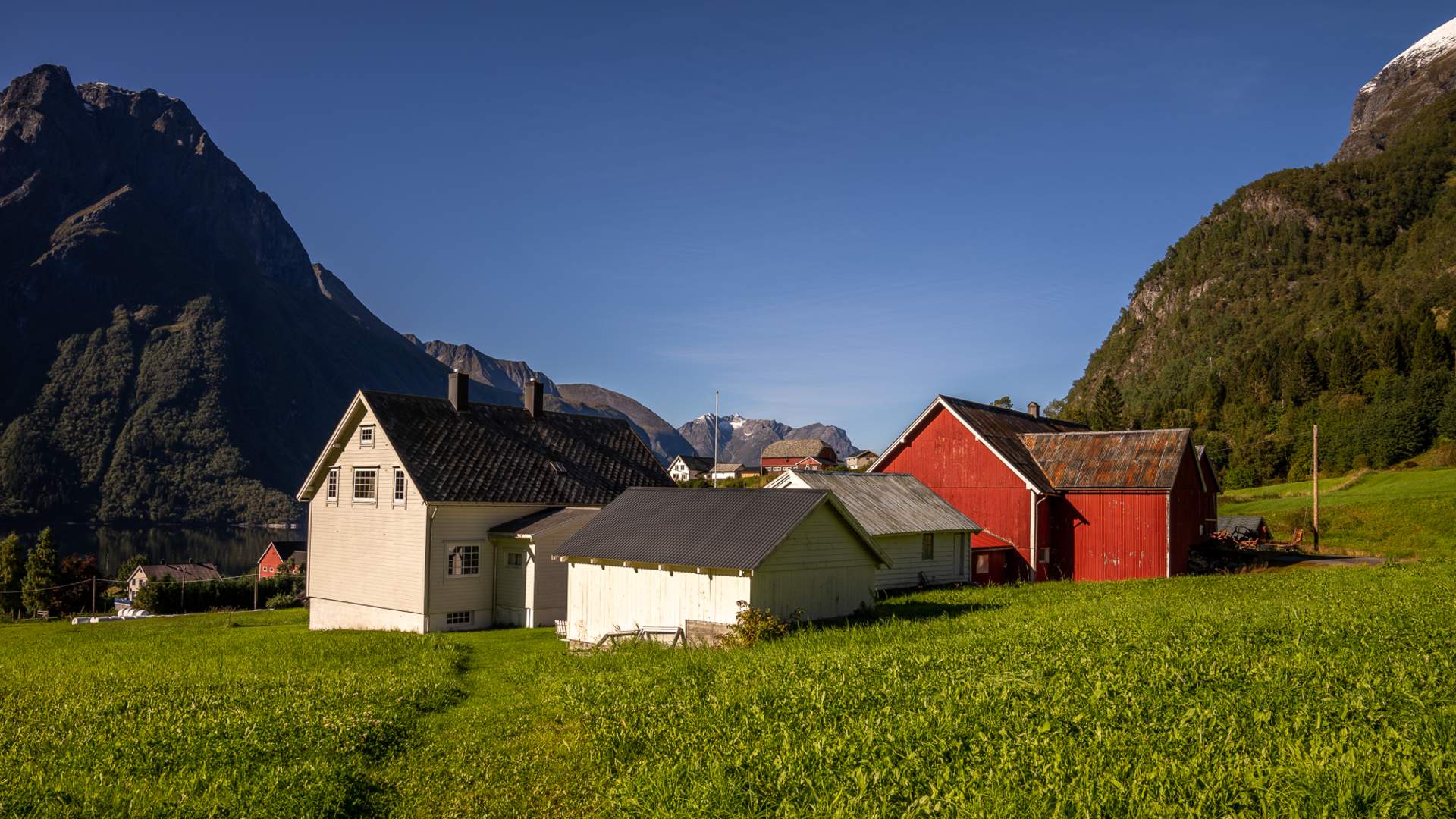 Haula Vingård i Hjørundfjorden